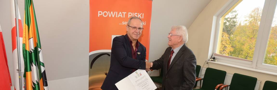 Srebrna odznaka dla Andrzeja Nowickiego Starosty Piskiego
