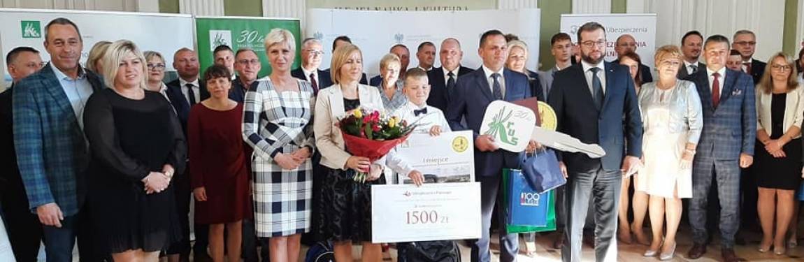 wspólne zdjęcie laureatów 