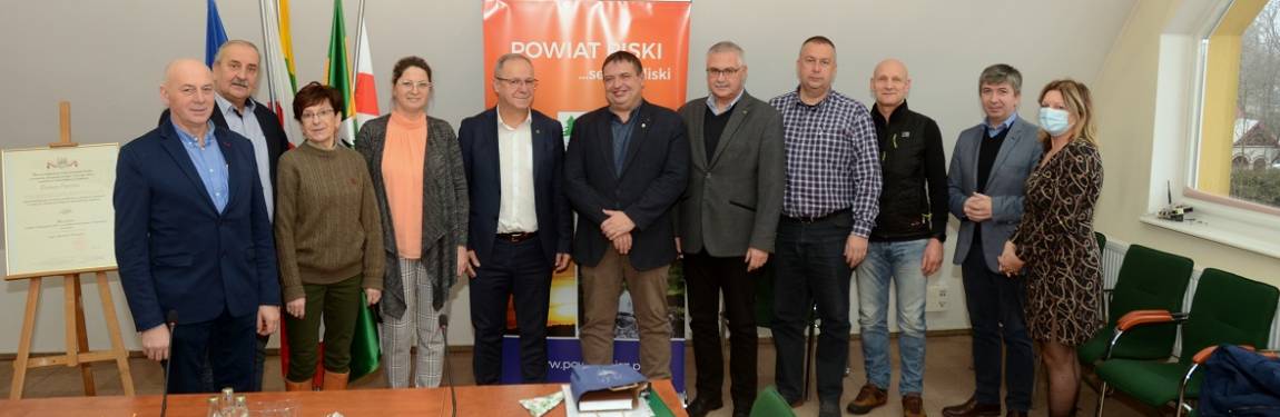 Przekazanie laptopów szkołom z powiatu piskiego