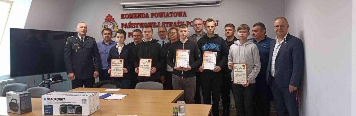 Powiatowe eliminacje Turnieju Wiedzy Pożarniczej w Komendzie Powiatowej PSP w Piszu 