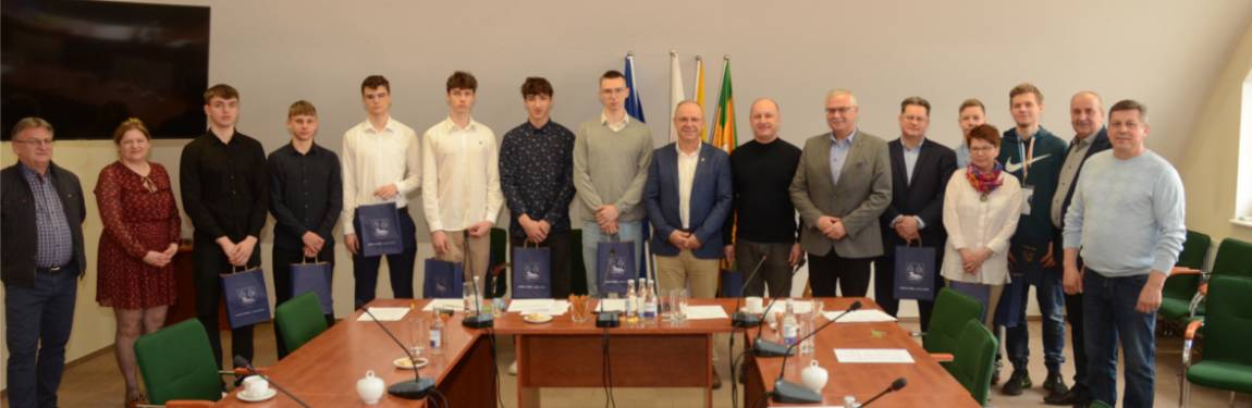 Młodzież z powiatu piskiego wyróżniona za osiągnięcia w nauce i sporcie