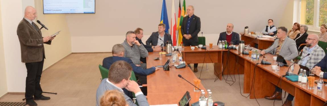 Honorowy tytuł Samorządowiec 25-lecia przyznany Andrzejowi Nowickiemu staroście piskiemu