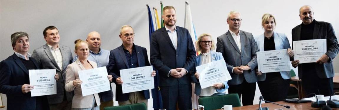 oficjalne przekazanie promes samorządom powiatu piskiego