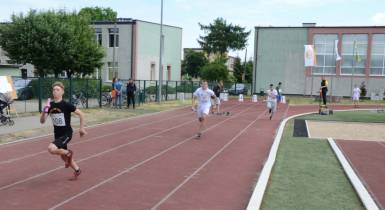 Powiatowe zawody w lekkiej atletyce szkół podstawowych klasy VIII i młodsi