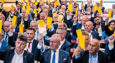 Zebranie, głosowanie, konferencja