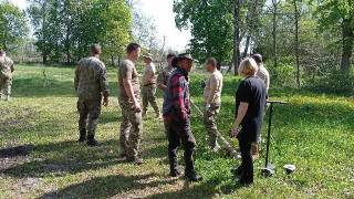 Żołnierze sił NATO stacjonujący w Bemowie Piskim pomagają w SOSW Łupki